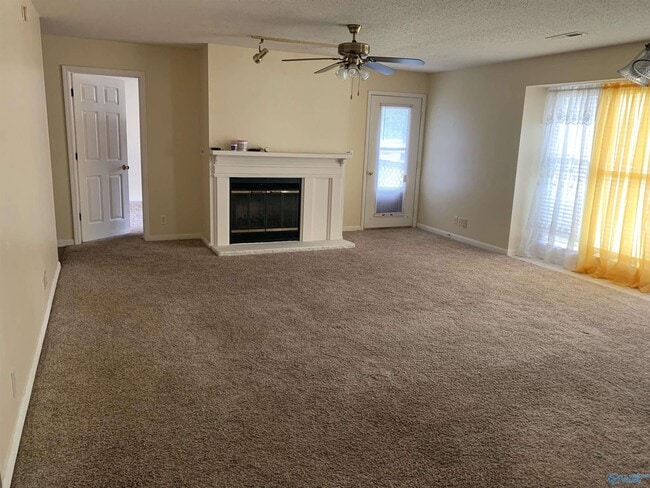 Building Photo - 4987 7 Pine Cir