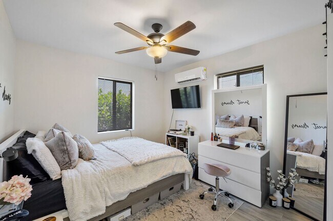 Foto del edificio - 342 SW 22nd St