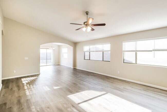 Foto del edificio - 25703 W St Charles Ct
