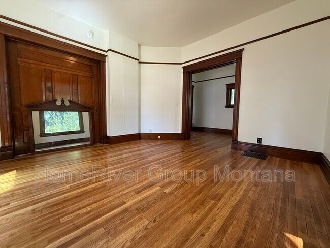 Building Photo - 242 S 5th St E