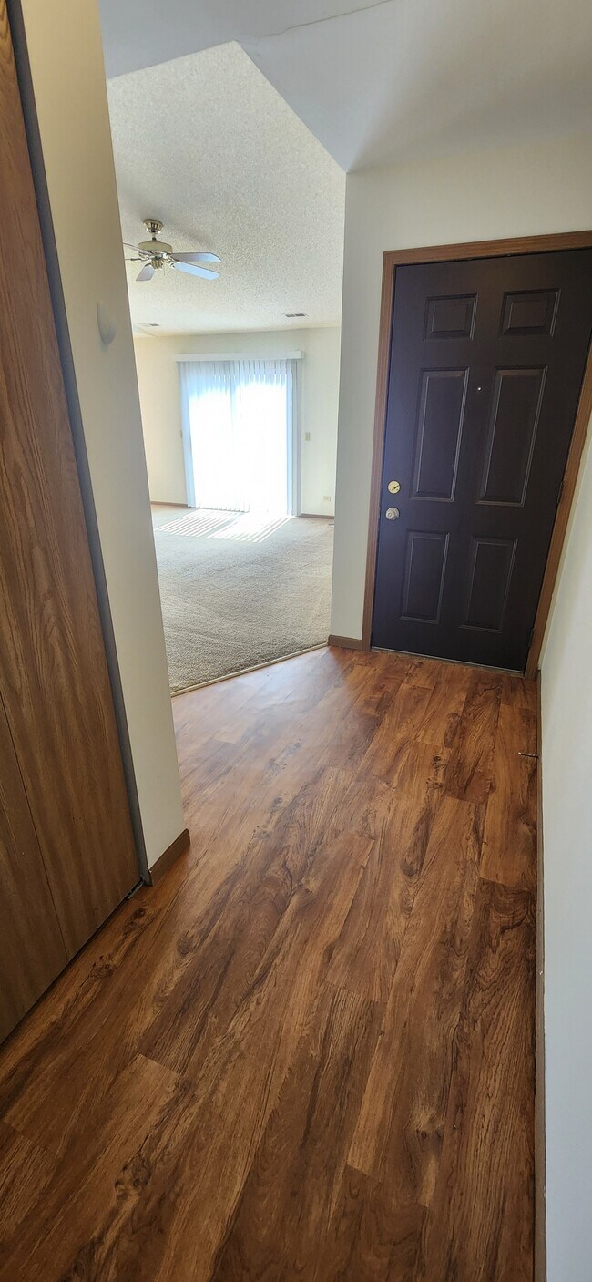 Building Photo - 280 WoodridgeUnit C