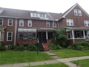 Building Photo - 1074 Priestley Ave