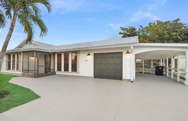 Foto del edificio - 981 SW Bay State Rd