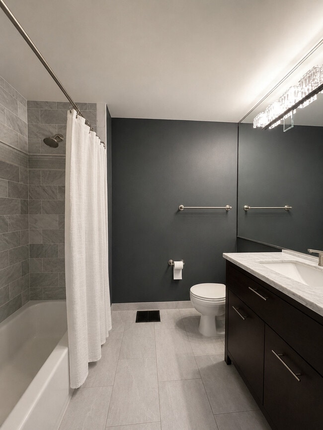Building Photo - 345 N La Salle Dr