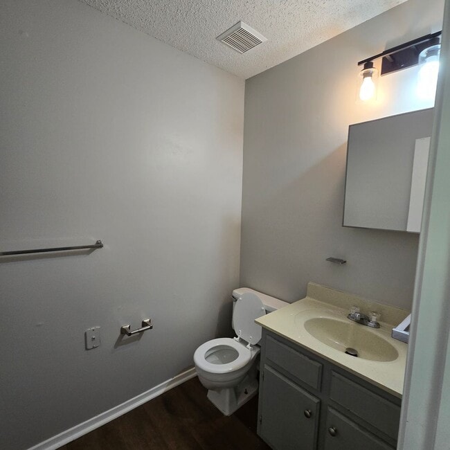 Foto del edificio - 3200 Fairmeadow Dr