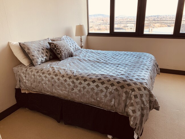 bedroom - 111 SW Harrison St Apartment