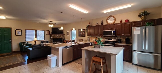 Building Photo - 132 Village Dr