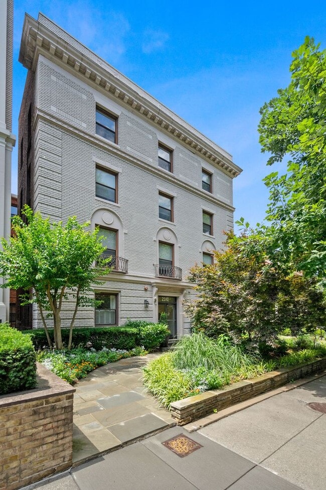 Building Photo - Available Now! 1 Bedroom 1 Bathroom Condo ...