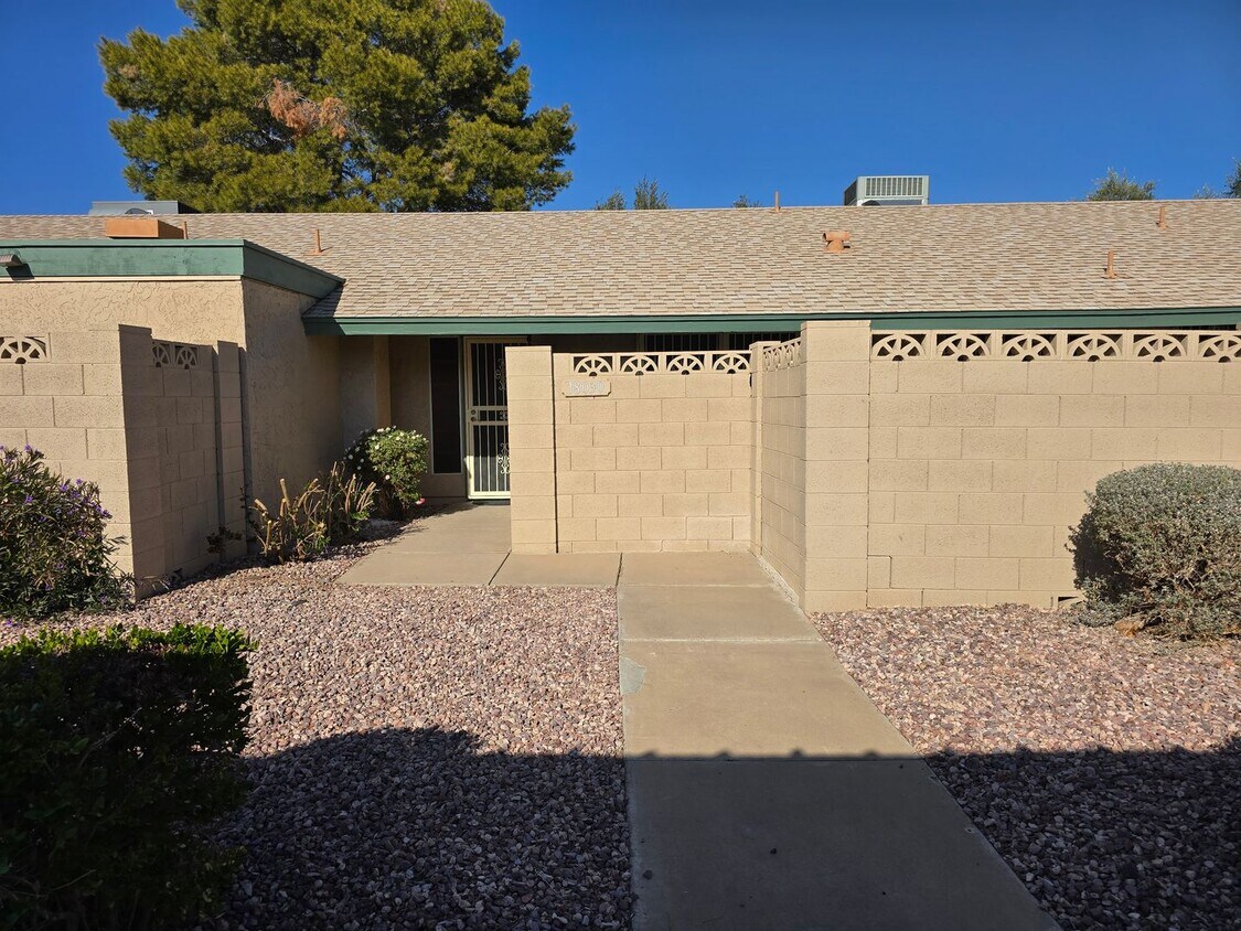 Primary Photo - Newly renovated Bellair Golf Course Townhome