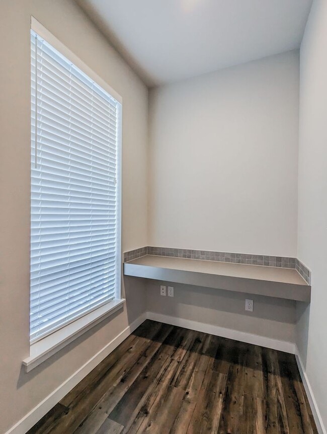 Foto del edificio - **Move-In Special** Fully upgraded 3 bed 2...