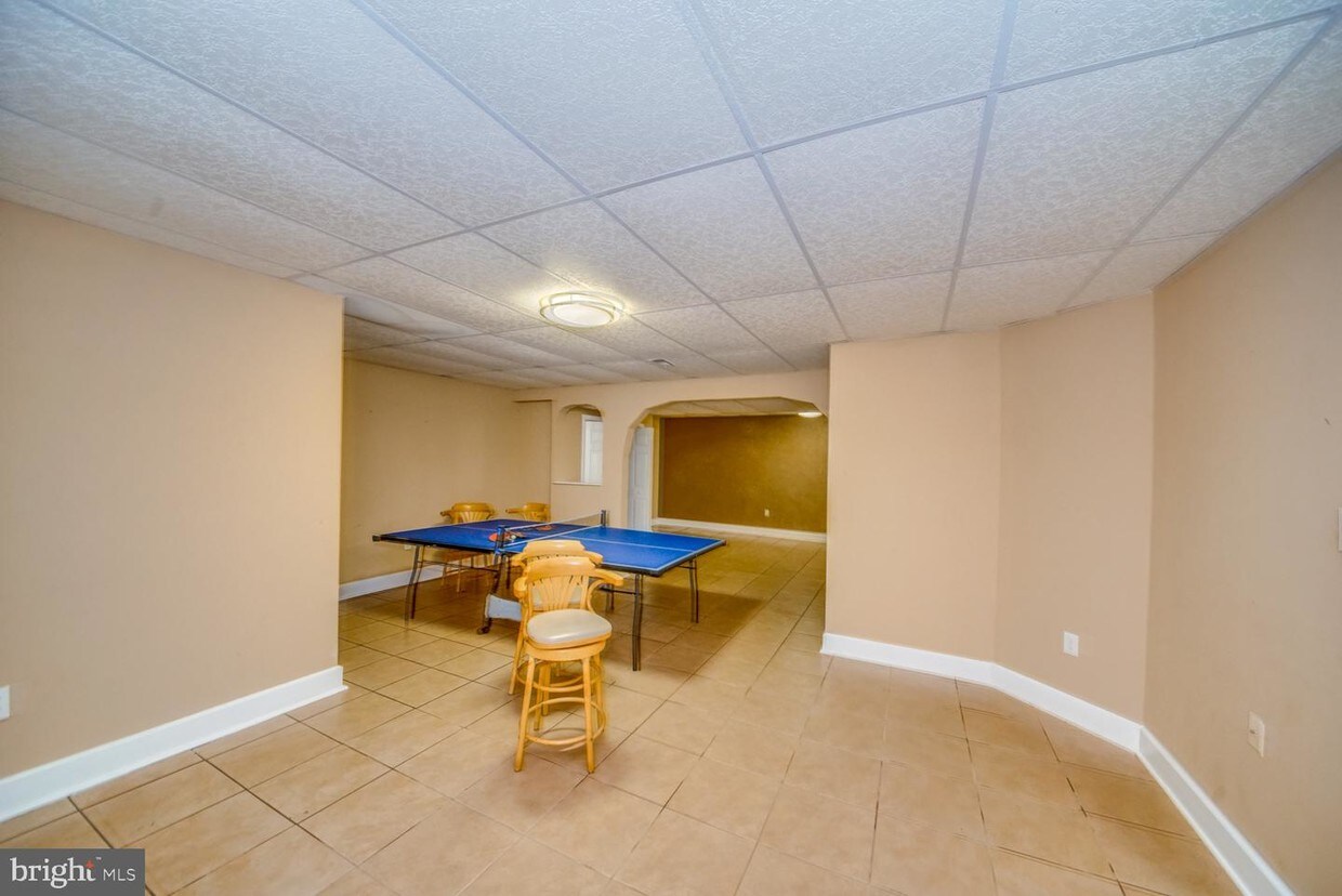 Primary Photo - 2 Allington Ct