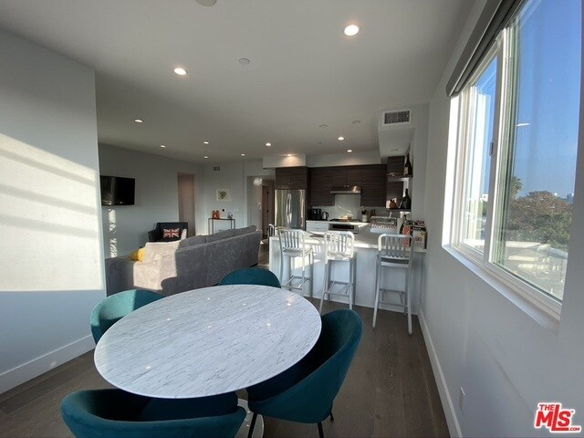 Foto del edificio - 935 N Hudson Ave