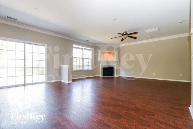 Foto del edificio - 619 English Oak Cir