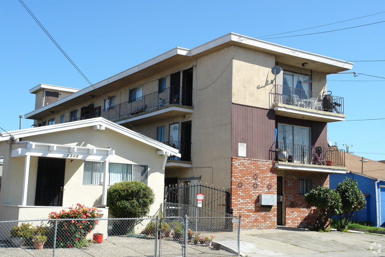 1245-1247 Ashby Ave, Berkeley, CA 94702 - Apartments in Berkeley, CA ...