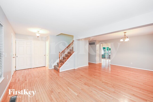 Foto del edificio - 6176 Fox Run Ln