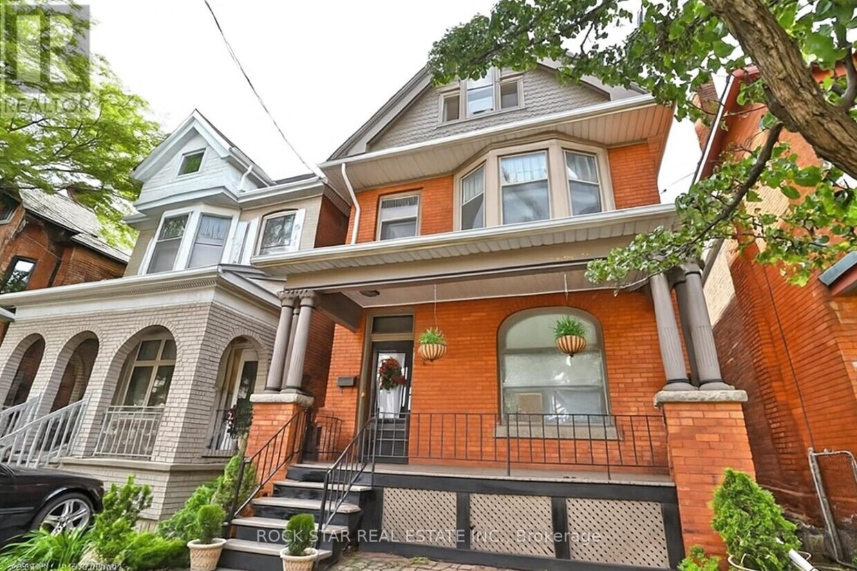 Primary Photo - 319 Queen St S