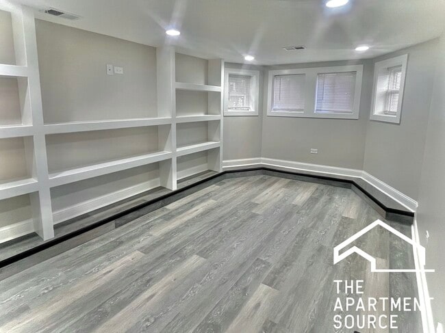 Foto del edificio - 2937 N Fairfield Ave