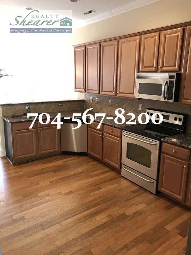Building Photo - Great 2 story townhome in Ballantyne