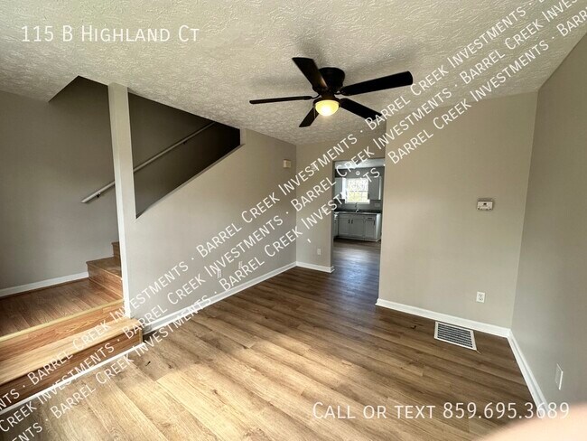 Foto del edificio - 2-Bed 1-Bath Townhome + Garage