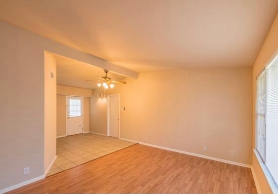 Foto del edificio - 7527 Dell Oak Dr