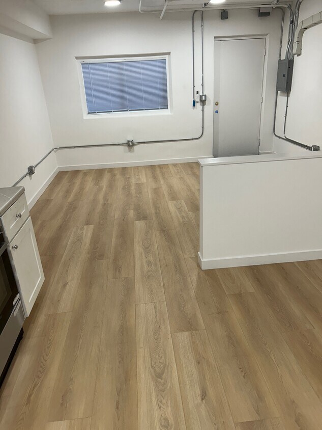 Building Photo - 5565 Bonner Ave