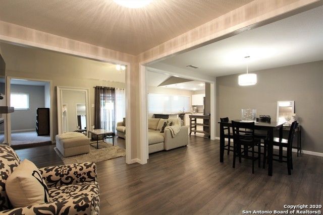 Foto del edificio - 5210 CASTLE WAY