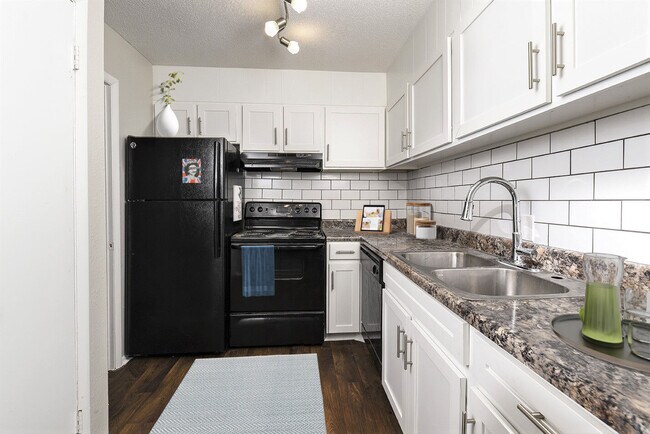 Foto del edificio - Homewood Heights Apartment Homes