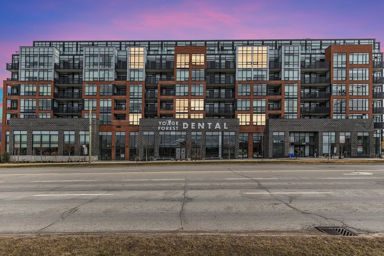 Primary Photo - 681 Yonge St