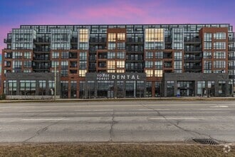 Building Photo - 681 Yonge St