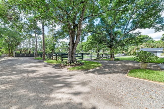 Foto del edificio - 15161 Collecting Canal Rd