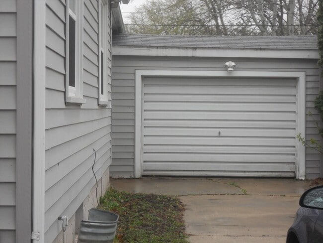 Building Photo - 1112 Lyndon St