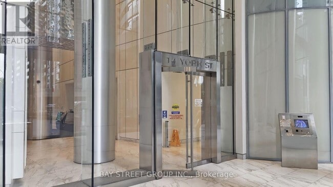 Building Photo - 14 York St