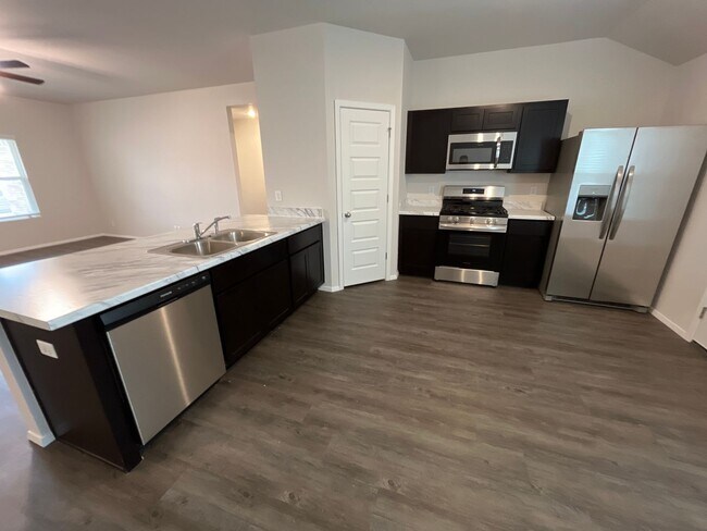 Building Photo - *Pre-leasing* NEWER Four Bedroom | Two Bat...