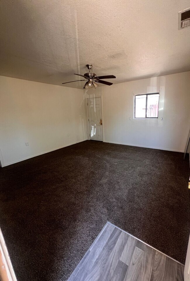 Foto del edificio - HUD Property