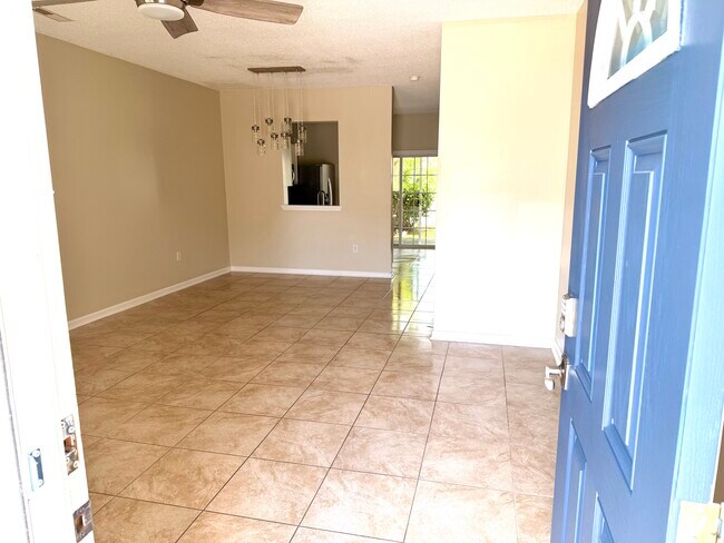 Building Photo - 100 Spring Creek Dr