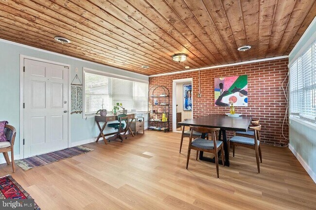 Building Photo - 601 Hanson Ave