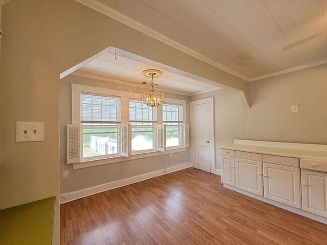 Foto del edificio - 1 Bed/1 Bath Affordable Condo In Convenien...