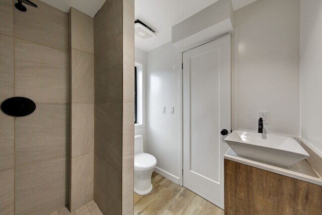 Foto del edificio - AMAZING NEW CONSTRUCTION UNIT NEAR DOWNTOWN