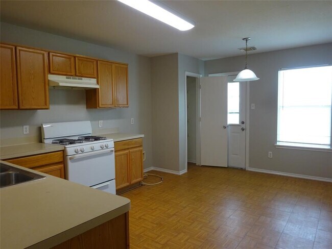 Building Photo - 11402 Log Cabin Ln