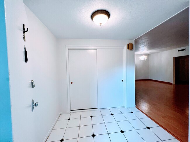 Foto del edificio - 14345 Saratoga Ave