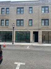 Building Photo - 727 West Ave