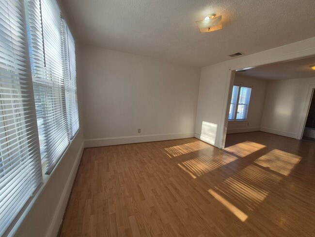 Foto del edificio - 661 Orange Ave E