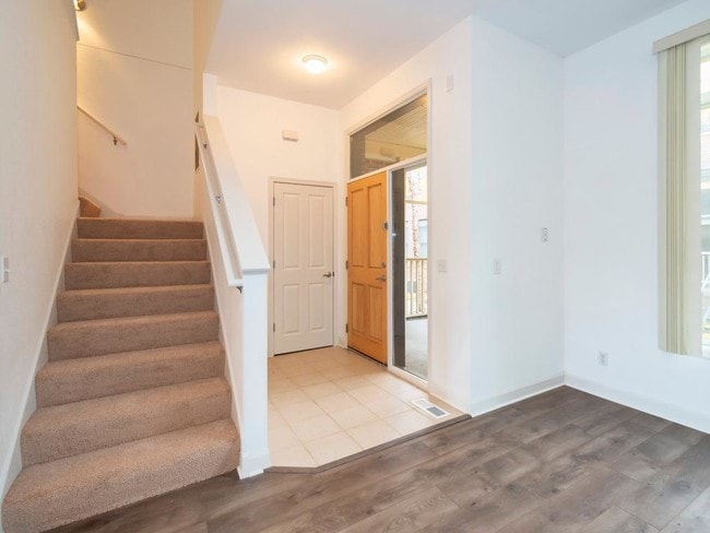 Building Photo - 835 River Mews Ct