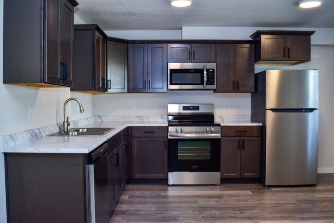 Foto del edificio - 1973 Sky Park Dr