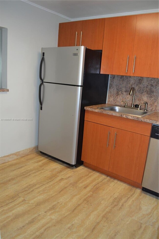 Foto del edificio - 303 Racquet Club Rd