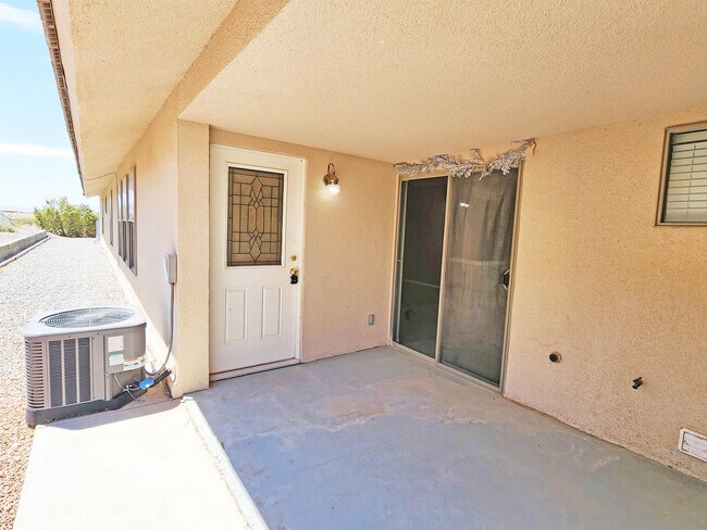 Building Photo - 2521 E Ambush St
