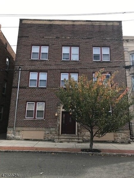 Primary Photo - 93 Pine St