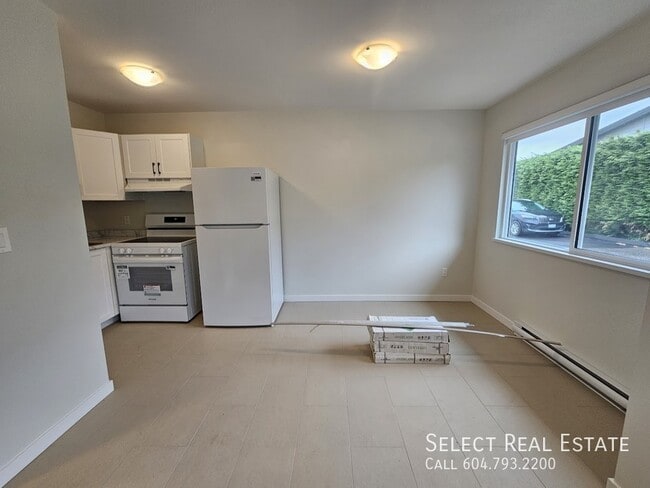 Building Photo - 45790 Lewis Ave