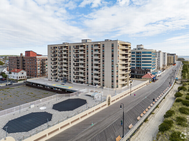 Building Photo - Sea Pointe Towers