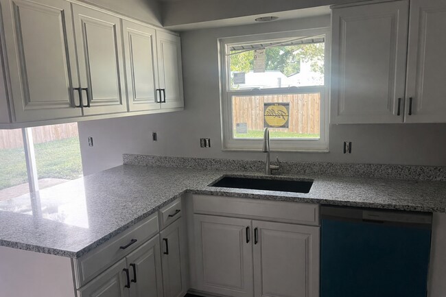 Building Photo - 3027 Cedaridge Dr